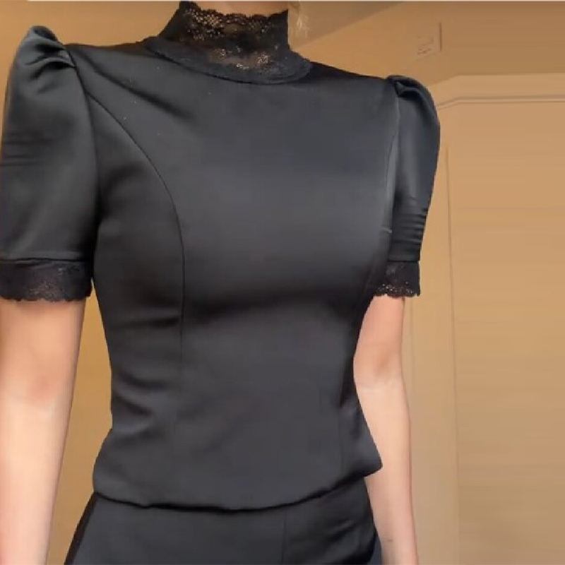 ชุดเซ็ตเสื้อครอปคอสูงแต่งขอบลู - Shoulder Pad Set In บทวิจารณ์และราคา